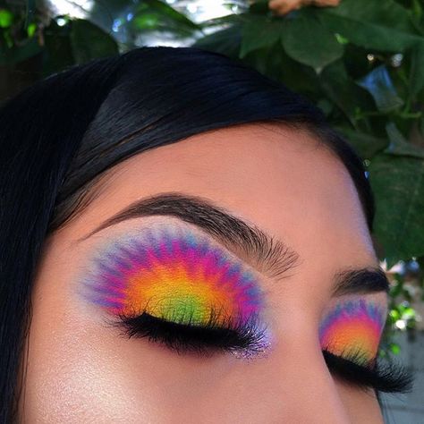 #Repost @meliysabel  Tie Dye  (this look was so hard so I kept having to go back hence why the pictorial is not the final look  Im still including it to show the basic process of how I did it. Btw I had to turn up the saturation to show the colors better)  DETAILS:  Inspo: @thebeautybybella  @mirandablake41 @belindaarosee  SHADOWS: @karity palette  LASHES: @crvstallashes In crystal  BROWS: @benefitcosmetics Kabrow #benefitclubpink  #hudabeauty #wakeupandmakeup #brianchampagne #flawlesssdolls #be Tie Dye Makeup, Rainbow Eye Makeup, Neon Eyeshadow, Maquillage On Fleek, Pride Makeup, Rave Makeup, Rainbow Makeup, Unique Makeup, Eye Makeup Designs