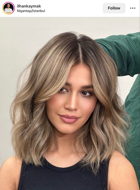 Blended Dark Blonde Hair, Blonde Bob Lowlights, Mom Haircut Low Maintenance Thick Hair, Short Haircut Ideas For Thick Hair, Thick Short Hairstyles, Short Wavy Blonde Hair, Low Maintenance Brunette Balayage Hair, Short Hair Thick, Thick Locks