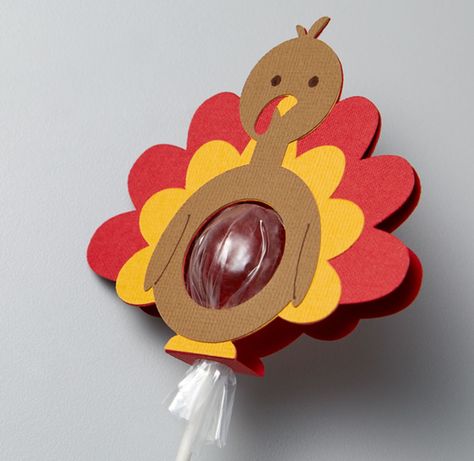 Thanksgiving Treat Holders Diy, Turkey Lollipop Holder, Thanksgiving Lollipop Holder, Fall Kid Crafts, Kids Treat Bags, Lollipop Holder, Thanksgiving Favors, School Crafts For Kids, Pre K Teacher