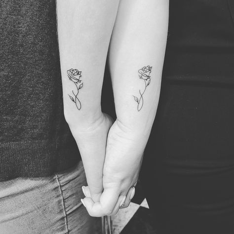 Rose Infinity Tattoo, Infinity Rose Tattoo, Best Friends Tattoo, Partner Tattoos, Friends Tattoo, Small Finger Tattoos, Date Tattoos, Small Rose Tattoo, Black Rose Tattoos