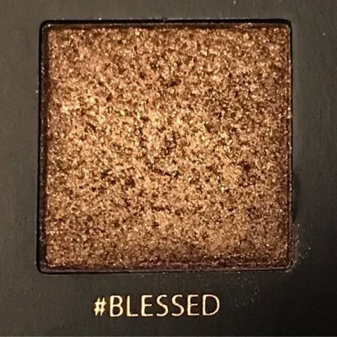 ριntєrєѕт: bronzed_goddess | Spotify Playlist Cover Ideas, Spotify Cover Ideas, Spotify Playlist Pics, Golden Brunette, Eyeshadow Singles, Playlist Pics, Brunette Bombshell, Rose Gold Theme, Eyeshadow Colors