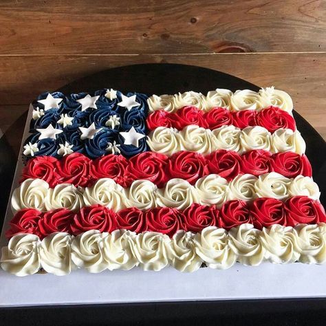 Labor Day Cake, American Flag Food, Sheet Cakes Decorated, Usa Cake, American Flag Cake, 4th July Food, Patriotic Cake, 50th Birthday Cake Toppers, Cake Decorating Icing