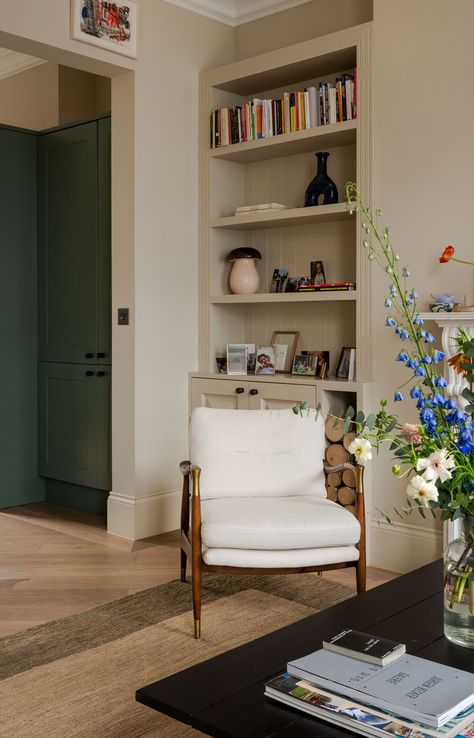 Victorian Reading Room, London House Interior, Snug Room, 1930s House, Built In Bookcase, Built In Desk, Front Room, First Home, Living Room Interior