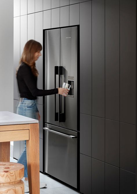 Fisher & Paykel has drawn on insights from architects and designers about the changing nature of the contemporary kitchen in the development of their new black appliances, introducing a new level of design freedom.  The contemporary kitchen has become a progressively more integrated part of the home as a whole, no longer simply a functional zone separated from the living and entertaining spaces. Fridge Side By Side, Integrated Fridge Freezer With Ice Maker, Black Fridge Kitchen, Fischer And Paykel Fridge, Large Integrated Fridge Freezer, Fisher And Paykel Integrated Fridge, Black Fridge Freezer, Black Fridges, 50/50 Integrated Fridge Freezer