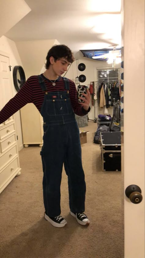 Overall Outfits Aesthetic Men, Overall Mens Outfits, Overalls Outfit Guys, Guy Overalls Outfit, Styling Overalls Men, Overalls On Men, Men Overalls Aesthetic, Mens Overalls Outfits Aesthetic, Overalls Outfits Men