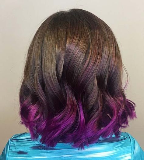 Pink Purple Hair Streaks, Dip Dye Hair Purple, Purple Tips Short Hair, Dark Purple Short Hair, Purple Ends Hair, Hair With Purple Tips, Violet Brunette, Dip Dye Hair Short, Dark Purple Hair Color Ideas