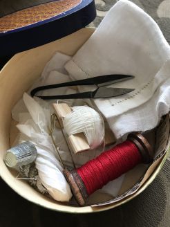 Medieval Sewing Kit, Medieval Encampment, Medieval Tools, Housewife Sewing Kit, Medieval Sewing, Sewing Kit Diy, Medieval Bed, Viking Tent, Historical Clothing Patterns