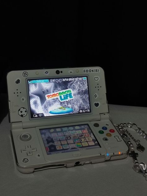 3ds Aesthetic, Ds Nintendo, New 3ds, Nintendo Ds Games, Cute Camera, Retro Gadgets, Ds Games, Image Swag, 3ds Xl