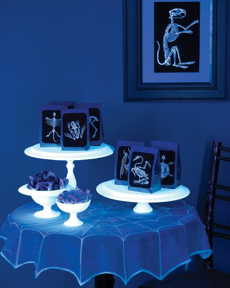 What better way to serve terrifying treats than on a table covered in a ghastly glowing spiderweb? Diy Black Light, Martha Stewart Holiday, Halloween Lights Decorations, Halloween Party Decor Diy, Table Halloween, Diy Glow, Halloween Entertaining, Halloween Party Diy, Decoration Originale