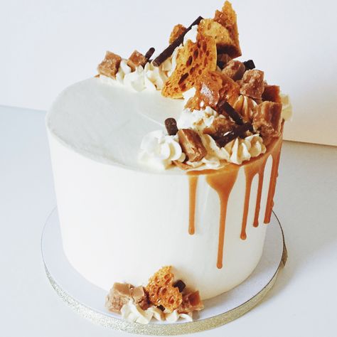 Sticky Toffee Cake // Toffee Birthday Cake // Cinder Toffee Caramel Cake Toffee Cake Decoration, Butterscotch Cake Aesthetic, Caramel Cake Design, Caramel Cake Decoration, Cinder Toffee, Caramel Cakes, Caramel Drip Cake, Sticky Toffee Cake, Sticky Toffee Pudding Cake