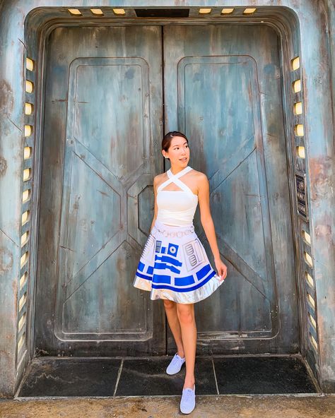 Star Wars Disneybound Summer, Easy Disneybound, Galaxy's Edge Outfit, Disneyland Poses, Disney Outfits Summer, Star Wars Disneybound, 50s Outfit, 80s Disney, Orlando Trip