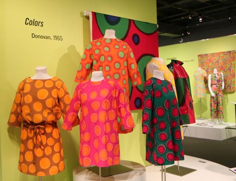 1960s Marimekko dresses on display in ATHM's "Color Revolution: Style Meets Science in the 1960s" 70 Dresses, Applique Dresses, Secret Wardrobe, Marimekko Dress, Fashion 40s, Nordic Vintage, Marimekko Fabric, Androgynous Look, Mid Century Fashion