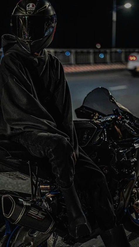 Doflamingo Wallpaper, Motorcycle Guy, Hot Biker Guys, Biker Photography, Motocross Love, Image Moto, Biker Photoshoot, Bike Aesthetic, Motorcycle Aesthetic