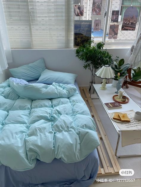 Blue Bedding Aesthetic, Light Green Bedrooms, Bedding Aesthetic, Blue Bedroom Decor, Dream Apartment Decor, Showroom Interior Design, Bedroom Deco, Girl Bedroom Designs, Modern Houses Interior