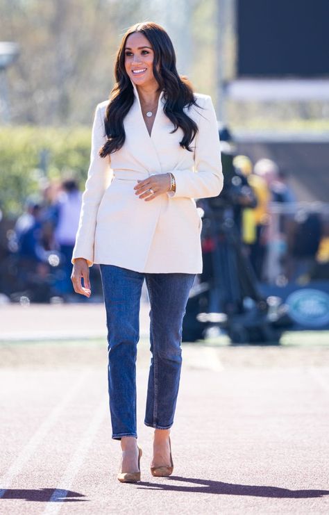 Meghan Markle's Invictus Games Looks Show She's Returned to Her Roots Meghan Markle 2022 Style, Meghan Markle Style 2023, Meghan Markle Casual Style, Meghan Markle 2022, Meghan Markle Jeans, Meagan Markle, Meghan Markle Pregnant, Meghan Markle Hair, Meghan Style