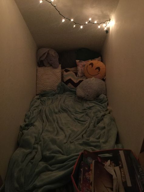 Reading Corner In Closet, Underbed Hideout, Nap Corner, Room Under The Stairs, Under Stairs Bedroom, Bed Nest Sleeping Nook, Under Bed Hideout, Bed Fort Aesthetic, Cozy Hideout