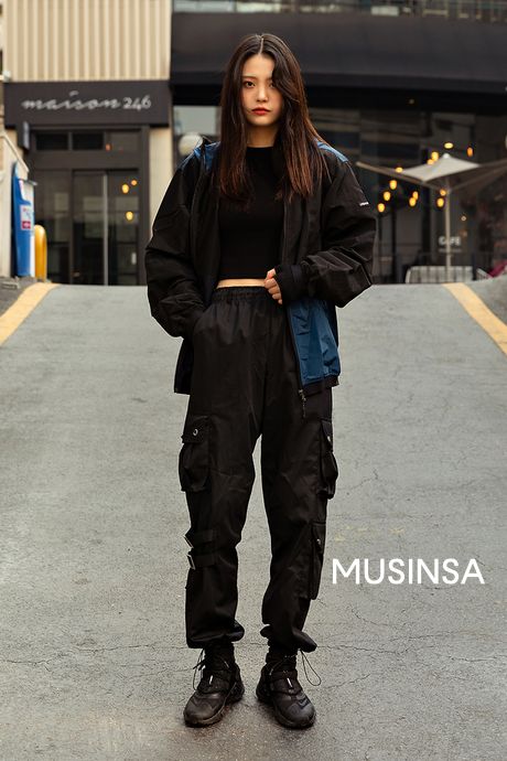 Korean Street Fashion - Official Korean Fashion Korean Street Wear, Korean Streetwear, Asian Street Style, K Fashion, Tomboy Style Outfits, Korean Street, Looks Street Style, Korean Girl Fashion, Korean Fashion Trends