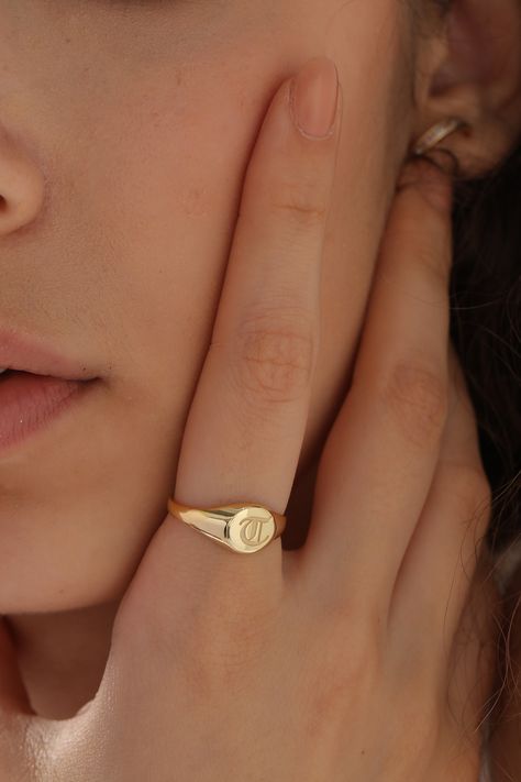 Gold Initial Ring, Signet Rings Women, Signet Rings, Handmade Jewel, English Design, Gold Ring Designs, Silver Signet Ring, Gold Signet Ring, Initial Ring