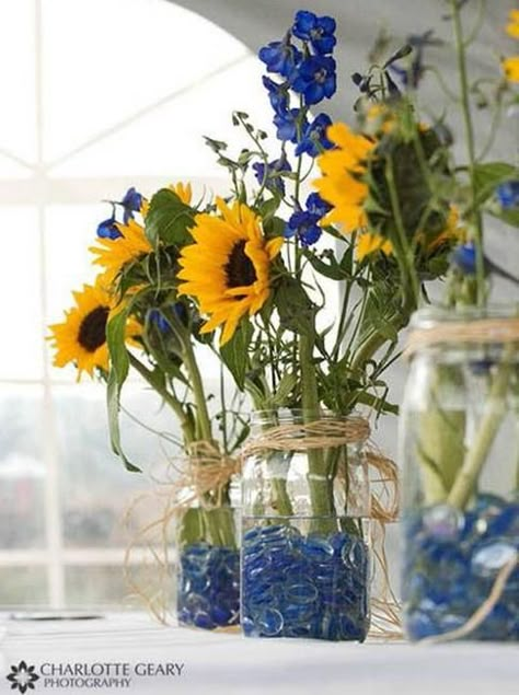 Wedding Reception Centerpieces Diy, Sunflower Wedding Centerpieces, Sunflower Wedding Decorations, Rustic Sunflower Wedding, Sunflower Centerpieces, Diy Wedding Reception, Wedding Reception Centerpieces, Reception Centerpieces, Yellow Wedding