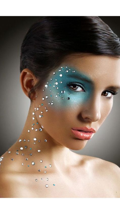 Extreme Make-up, Editorial Make-up, Fantasy Make-up, Make Up Designs, Galaxy Makeup, Rhinestone Makeup, Carnival Makeup, Makeup Hacks Beauty Secrets, Avant Garde Makeup