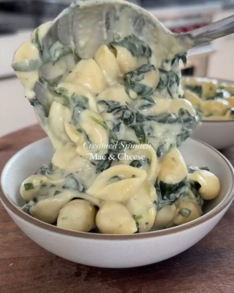 Healthy Eating Magazine on Instagram: "Creamed spinach mac and cheese✨ by @maxiskitchen
.
▪️16 oz. Medium Shell Pasta▪️4 Tbsp Butter▪️2 Cloves Garlic, minced▪️1/4 Cup Flour▪️4 Cups 2% Milk▪️2 tsp Kosher Salt▪️1 tsp Black Pepper▪️1 Dash Nutmeg▪️1 Dash Cayenne Pepper (optional)▪️16 oz. Fresh Baby Spinach▪️1/4 Cup Mozzarella, grated▪️1/2 Cup Parmesan Cheese, grated▪️6 oz. Gruyere, grated (1+1/2 Cups)▪️
.
🌱Vegan Modification: Sub in olive oil for butter, oat milk for milk, nutritional yeast for parmesan, and plant based cheese for gruyere and mozzarella
.
1️⃣ Bring a pot of generously salted water to a boil and boil pasta until very al dente (1-2 mins less than package directions because it will finish cooking in the sauce)
2️⃣ In a pot over medium heat, sauté the garlic in butter for 1 min t Delicious Pasta Recipes, Spinach Mac And Cheese, Shell Pasta, Full Recipes, Healthy Food Facts, Delicious Pasta, Yummy Pasta Recipes, Pasta Lover, Creamed Spinach