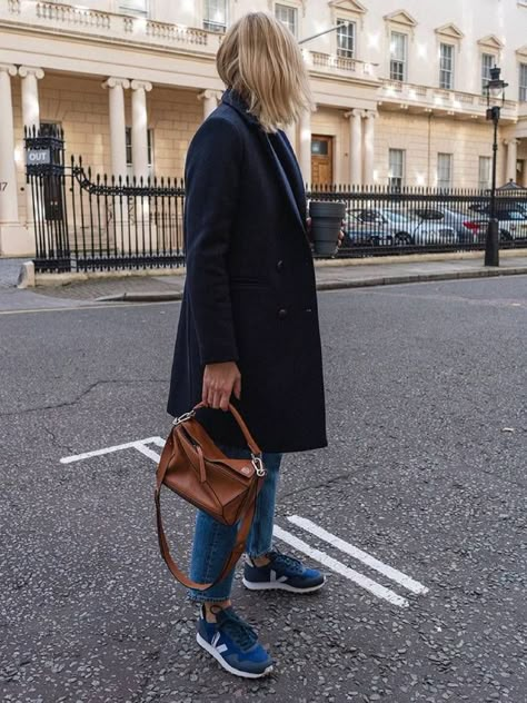 This Is the Sneaker Brand Everyone Wore in 2019 Blue Sneakers Outfit, Veja Trainers, Emma Hill, Trainers Outfit, Blue Trainers, Trainers Fashion, Minimal Outfit, Sneakers Outfit, Winter Looks