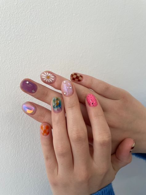 Mix and Match | Domestika Funky Short Nails, Hello Nails, Hippie Nails, Latest Nail Trends, Short Nail, Soft Nails, Minimalist Nails, Dream Nails, Fire Nails