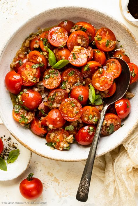 Ways To Use Cherry Tomatoes, Tomato Marinade, Grape Tomato Recipes, Tomato Side Dishes, Tomato Snacks, Cherry Tomato Salad, Cherry Tomato Recipes, Tomato Dishes, Marinated Tomatoes