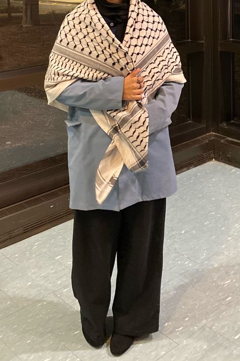 keffiyeh outfit blue blazer hijabi black wide leg pants Kuffiyeh Girl Aesthetic, Kuffiyeh Style Girl, Kuffieh Outfit, Kuffieh Aesthetic Outfit, Keffiyeh Woman, Keffiyeh Outfit, Keffiyeh Style, Keffiyeh Aesthetic, Girl In Hijab