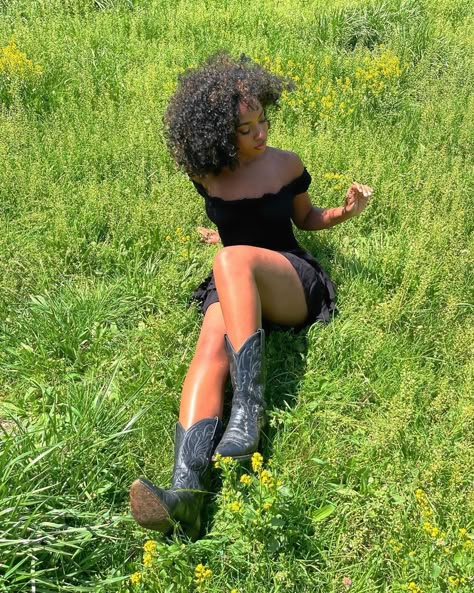 Country Girl Aesthetic, Outfit Minimal, Outfit Inspo Spring, Black Cowgirl, Chloe Brown, Outfit Ideas Aesthetic, Chic Outfit Ideas, Black Femininity, Style Cottage