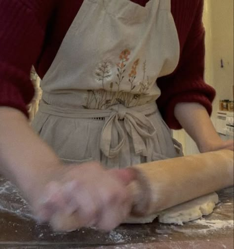 Person Baking Aesthetic, Baking Woman Aesthetic, Baking In The Kitchen Aesthetic, Books And Baking Aesthetic, Grandma Baking Aesthetic, Baking Asethic Pictures, Baking Mom Aesthetic, Baking Hobby Aesthetic, Baking Apron Aesthetic