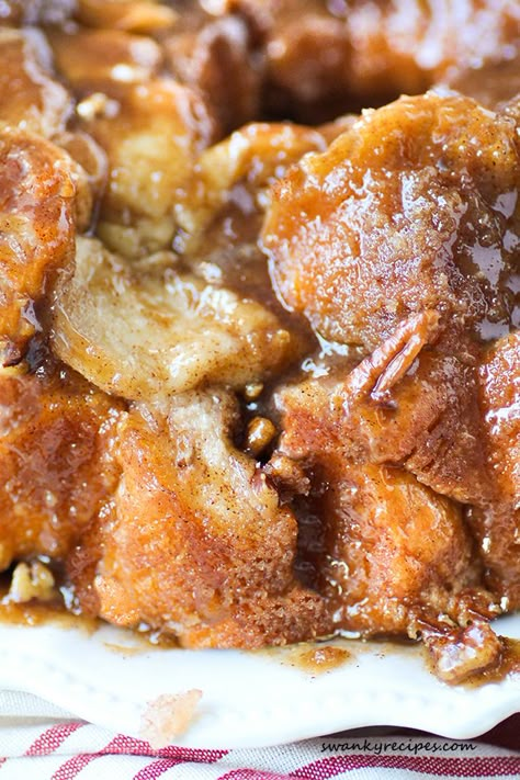 Pecan Pie Monkey Bread - Pecan Pie Monkey Bread - Made with homemade caramel sauce and Pillsbury® Grands!®  #warmtraditions #spon Monkey Breads, Caramel Pecan Pie, Thanksgiving Morning, Pillsbury Dough, Pillsbury Grands, Dessert Breakfast, Homemade Caramel Sauce, Caramel Pecan, Holiday Dessert