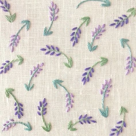 Simple Hand Embroidery Patterns, Diy Embroidery Designs, Hand Embroidery Patterns Flowers, Floral Embroidery Patterns, Handmade Embroidery Designs, Embroidery Stitches Tutorial, Hand Work Embroidery, Hand Embroidery Projects, Pola Sulam