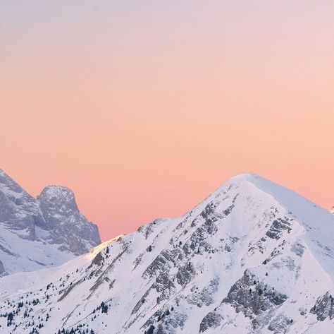 World Travel Photography on Instagram: "Places available - Dolomites Winter Landscape Photography Tour - January 2024 https://www.julianelliottphotography.com/product/dolomites-winter-photography-tour-jan-2024/ Who loves beautiful sunrise light and snow covered mountains? How about looking across the stunning mountains of the Dolomites in northern Italy on a winter’s morning? In January 2022 I made my first trip to the Dolomites in winter to do a reconnaissance trip for my forthcoming photogra Dolomites Italy Winter, Dolomites Winter, January Mood, Sunset Snowy Mountains, Winter Landscape Photography, Italy Winter, Snow Covered Mountains, Snowy Mountain Aesthetic, Snowy Mountain Landscape