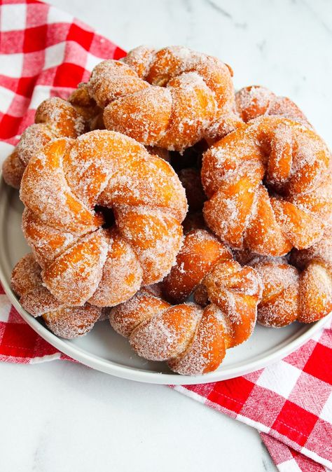 HOMEMADE SUGAR DONUTS - Maral in the Kitchen Beef Curry Stew Recipe, Crusty French Baguette Recipe, Sugar Donuts Recipe, Donuts Homemade, Roasted Vegetables With Chicken, Rolled Roast, Coleslaw Recipe Easy, Baguette Recipe, Meat Sauce Recipes