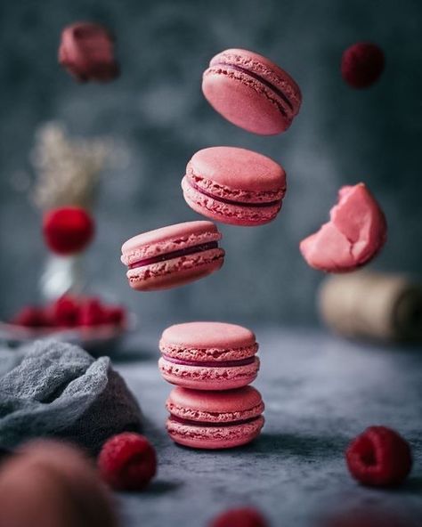 Macaron Photography, Valentines Day Food, Valentines Food, Food Photographer, Food Decoration, Macaroons, Food Styling, Chocolate Cookie, Food Photo