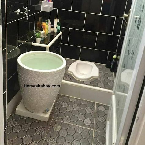 Bilik Mandi Kecil, Room Partition Wall, Toilet And Bathroom Design, Bilik Air, Minimal House Design, Tiny Bathrooms, Toilet Design, Bathroom Inspiration Decor, Home Design Decor