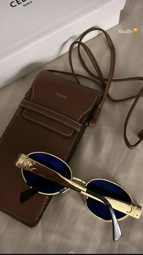 Acssesories Trend 2024, Shaadi Makeup, Kim K Sunglasses, Red Leather Jacket Outfit, Celine Glasses, Paul Walker Pictures, Luxury Glasses, Sunglasses Luxury, Trendy Glasses