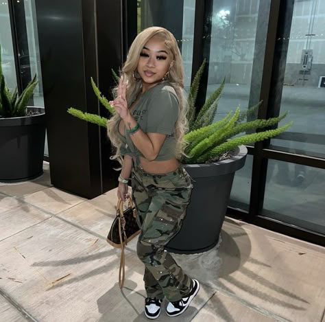 Army Green Skirt Outfit, Army Green Pants Outfit, Army Pants Outfit, Green Skirt Outfits, Green Cargo Pants Outfit, Camo Pants Outfit, Green Pants Outfit, Camo Outfits, Cargo Pants Outfit