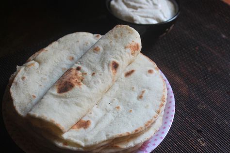 Kuboos Recipe - Arabic Pita Bread Recipe - Stove Top Pita Bread Kuboos Recipe, Lebanese Pita Bread Recipe, Whole Wheat Pita Bread, Lemon Tahini Sauce, Arabic Bread, Pita Bread Recipe, Chicken Shawarma Recipe, Shawarma Recipe, Whole Wheat Pita