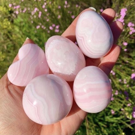 Mangano Calcite, Crystal Vibes, Crystal Aesthetic, Spiritual Crystals, Pretty Rocks, Cool Rocks, Calcite Crystal, Mind Body And Spirit, Minerals And Gemstones