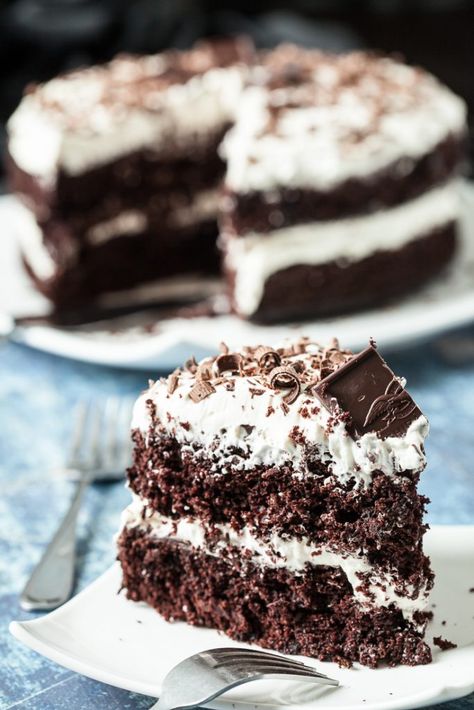 Cream Cake Filling, Irish Cream Chocolate Cake, Baileys Irish Cream Cake, Cream Chocolate Cake, Irish Cream Cake, Baileys Cake, Baileys Recipes, Cake Filling, Whipped Frosting