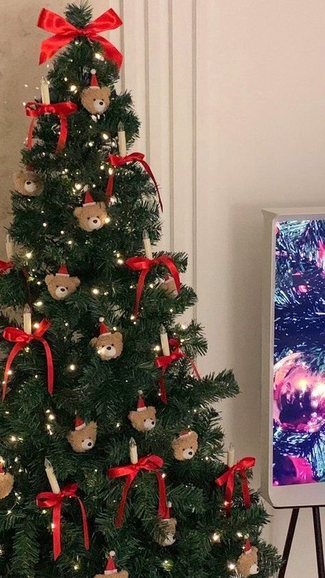 Crismas Tree, Christmas Tree Inspo, Fun Christmas Activities, Christmas Dreaming, Cute Christmas Wallpaper, Christmas Tree Inspiration, Christmas Feeling, Small Christmas Trees, Merry Little Christmas