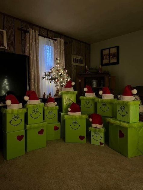 Whoville Christmas, Gift Towers, Grinch Party, Creative Gift Wrapping, Christmas Eve Box, Grinch Christmas, Christmas Gift Box, Xmas Party, Christmas Games