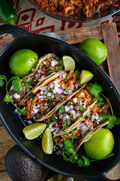 Chicken Tinga Tacos, Tinga Tacos, Chicken Tinga, Easy Dinners For Two, Closet Cooking, Easy Dinner Recipes Crockpot, Recipe Cookbook, Dinner Recipes Easy Quick, Dinner Recipes Crockpot