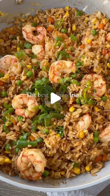 Dining with Dre on Instagram: "SHRIMP FRIED RICE 🙌🏼🙌🏼🙌🏼🙌🏼

Might be the best recipe to date. Im not lying. One pan. Minimal ingredients. FULL of flavor 😋

DEETS•
1. Add avocado oil to your pan & cook shrimp 3 minutes on each side. Remove when done.
2. Add frozen veggies & 1 clove of garlic & ginger to a pan & cook until done
3. Once veggies are almost done, separate to the side & add two scrambled eggs to your pan. Scrambled until softly done.
4. Add in your desired amount of jasmine rice. I added 2 frozen packs from Trader Joe’s!
5. Add a 1/4 cup of coconut aminos & soy sauce & mix until everything is coated evenly
6. Add your shrimp back in, a splash of soy sauce for good luck (I love soy sauce hehe deff optional), & mix again until everything is even!
7. Top with green onions & Ground Turkey Recipes Easy, Special Fried Rice, Easy Healthy Dinner Recipes, Chicken Wrap Recipes, Arroz Frito, Dinner Recipes Easy, Healthy Lunch Meal Prep, Easy Healthy Dinner, Dinner Recipes For Family