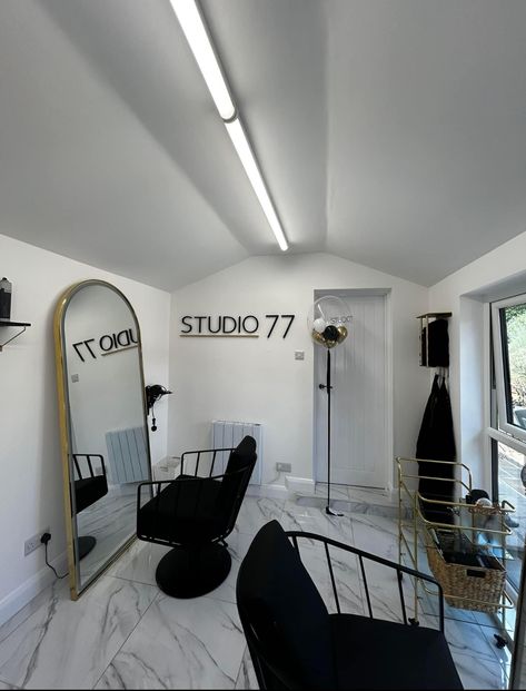 Small Color Bar Salon Ideas, Hair Stylist Room Decor, Hair Studio Decor Ideas, Basement Hair Salon, Black And White Beauty Salon, Barber Suite Ideas, Hair Suite Decor Salon Ideas, Color Bar Salon Ideas, Tiny Salon Ideas