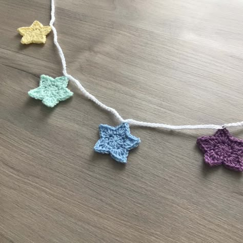 Crochet Ideas For Your Room, Star Chain Crochet, Crochet Ideas With Blue Yarn, Crochet Garlands, Star Bunting, Crochet Bunting, Star Crochet, Crochet Garland, Crochet Star