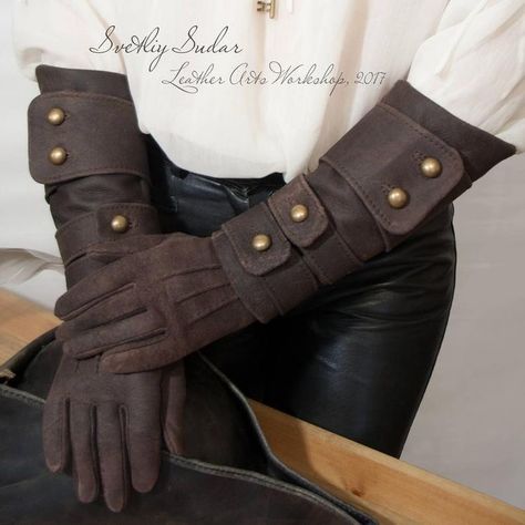 Bloodborne Lady Maria, Fantasy Gloves, Maria Of The Astral Clocktower, Astral Clocktower, Lady Maria, Armor Clothing, Fantasy Style, Brass Buttons, Medieval Clothing