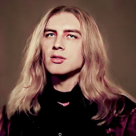 Michael Langdon Long Hair, Michael Langdon, Cody Fern Blonde, Vampire Blonde Male, Cody Fern Michael Langdon, American Horror Story Michael Langdon, Blond Vampire Male, Fern Michaels, Wicked Game